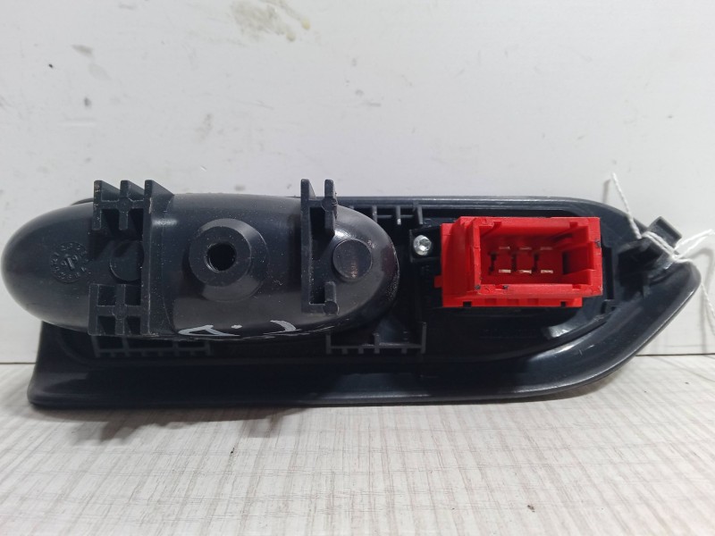 Recambio de mando elevalunas trasero derecho para renault laguna i (b56_, 556_) 2.0 referencia OEM IAM    Recambio de mando elevalunas trasero derecho para renault laguna i (b56_, 556_) 2.0 referencia OEM IAM