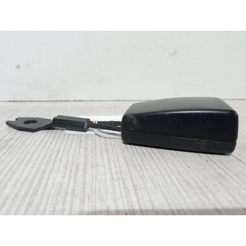 Recambio de anclaje cinturon delantero izquierdo para mercedes-benz clase a (w168) a 160 cdi (168.007) referencia OEM IAM 168860
