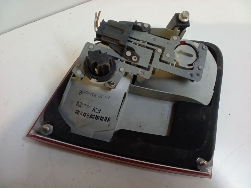 Recambio de piloto trasero derecho para mercedes-benz clase-e caja/chasis (vf210) e 290 td (210.617) referencia OEM IAM   