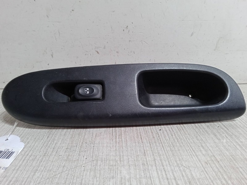 Recambio de mando elevalunas delantero derecho para renault clio ii (bb_, cb_) 1.4 (b/cb0c, b/cb0s) referencia OEM IAM   