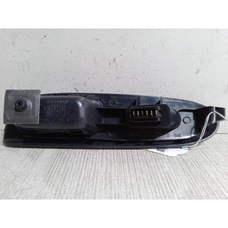 Recambio de mando elevalunas delantero derecho para renault clio ii (bb_, cb_) 1.4 (b/cb0c, b/cb0s) referencia OEM IAM   