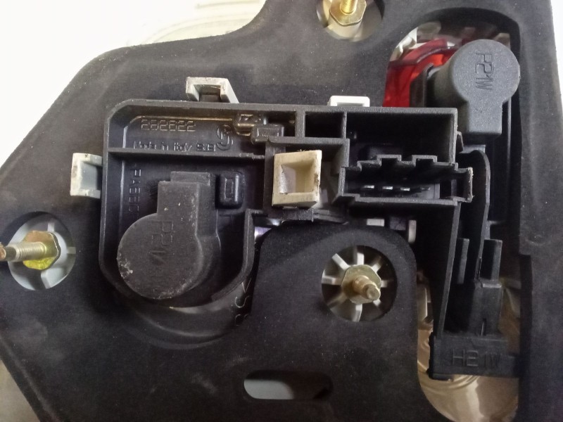 Recambio de piloto trasero porton derecho para volkswagen touareg (7la, 7l6, 7l7) 2.5 r5 tdi referencia OEM IAM    Recambio de piloto trasero porton derecho para volkswagen touareg (7la, 7l6, 7l7) 2.5 r5 tdi referencia OEM IAM