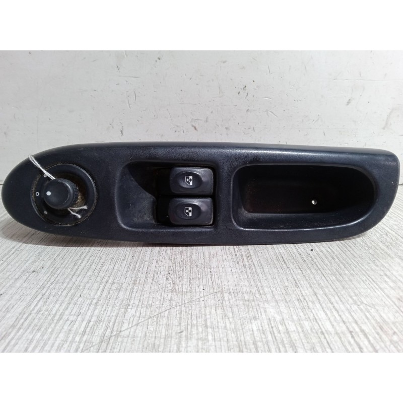Recambio de mando elevalunas delantero izquierdo para renault clio ii (bb_, cb_) 1.4 (b/cb0c, b/cb0s) referencia OEM IAM   