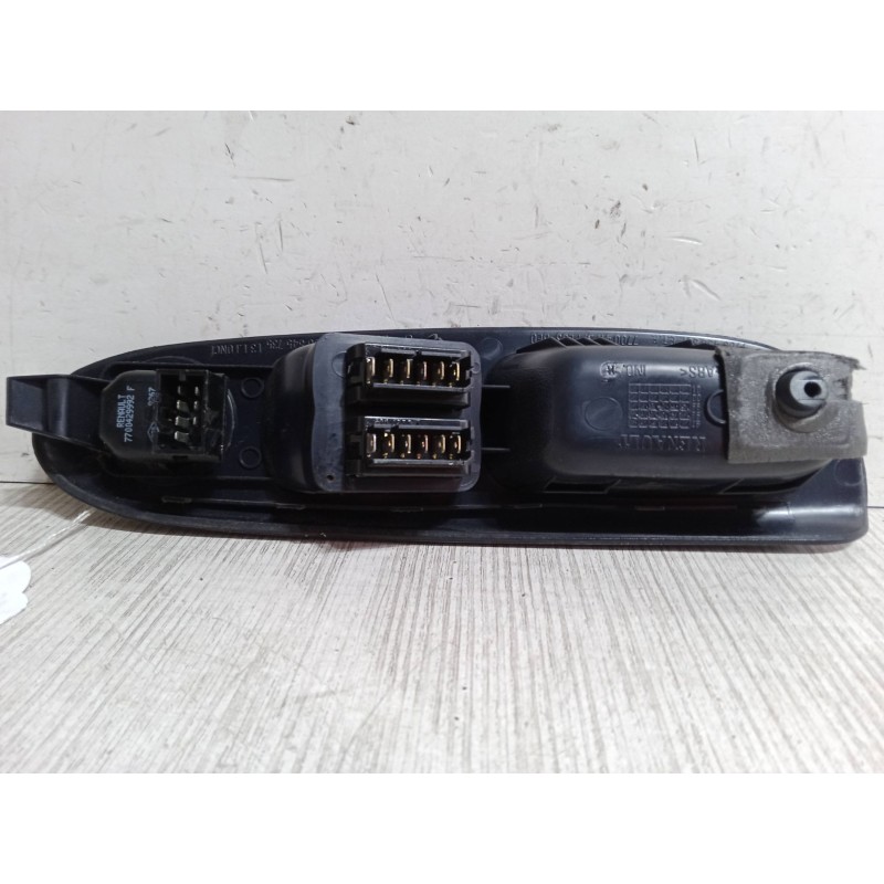 Recambio de mando elevalunas delantero izquierdo para renault clio ii (bb_, cb_) 1.4 (b/cb0c, b/cb0s) referencia OEM IAM   