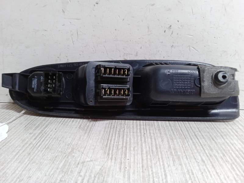 Recambio de mando elevalunas delantero izquierdo para renault clio ii (bb_, cb_) 1.4 (b/cb0c, b/cb0s) referencia OEM IAM   