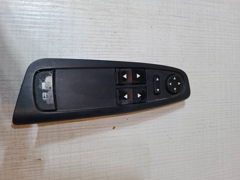 Recambio de mando elevalunas delantero izquierdo para fiat stilo multi wagon (192_) 1.6 16v referencia OEM IAM   