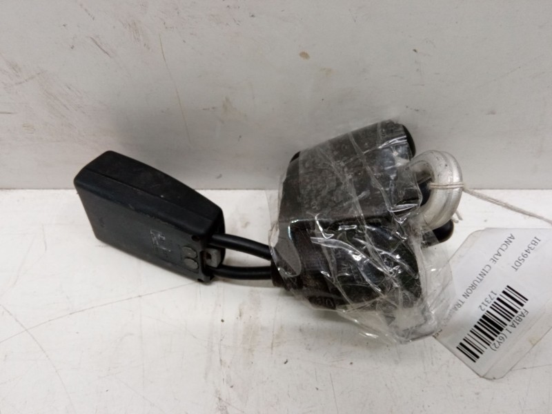 Recambio de anclaje cinturon trasero derecho para skoda fabia i (6y2) 1.4 16v referencia OEM IAM   