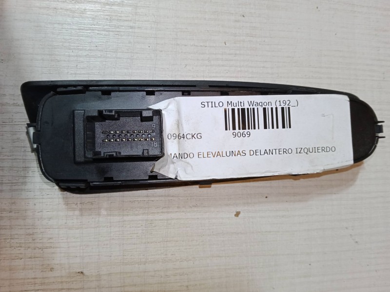 Recambio de mando elevalunas delantero izquierdo para fiat stilo multi wagon (192_) 1.6 16v referencia OEM IAM   