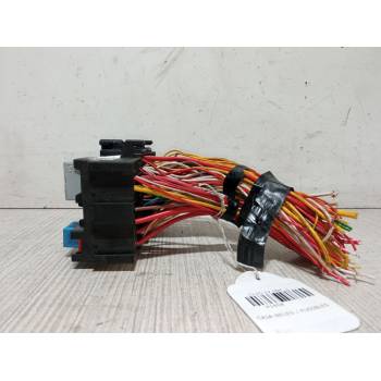 CAJA RELES / FUSIBLES 