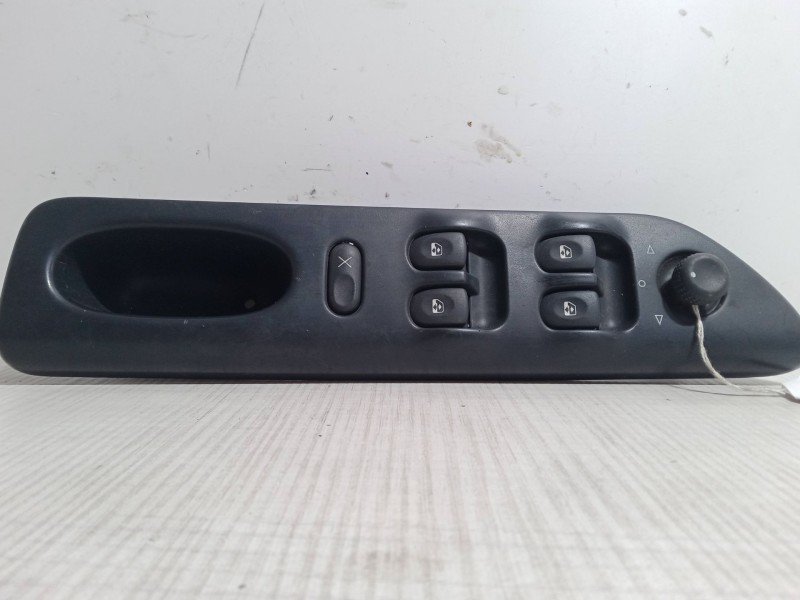 Recambio de mando elevalunas delantero izquierdo para renault laguna i (b56_, 556_) 2.0 referencia OEM IAM   