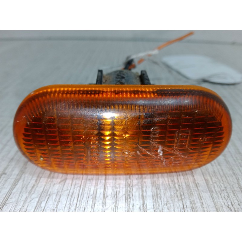 Recambio de intermitente lateral derecho para renault clio ii (bb_, cb_) 1.4 (b/cb0c, b/cb0s) referencia OEM IAM   