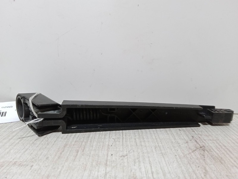 Recambio de brazo limpia trasero para ssangyong tivoli 1.6 referencia OEM IAM   