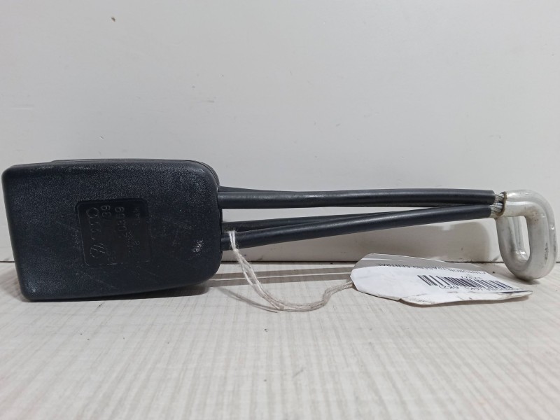 Recambio de anclaje cinturon trasero central para seat cordoba (6k1, 6k2) 1.6 i referencia OEM IAM 867857739.  