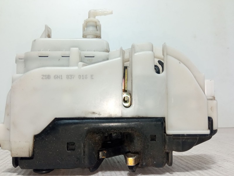 Recambio de cerradura puerta delantera derecha para volkswagen polo (6n2) 1.4 referencia OEM IAM ZSB6N1837016E   Recambio de cerradura puerta delantera derecha para volkswagen polo (6n2) 1.4 referencia OEM IAM ZSB6N1837016E
