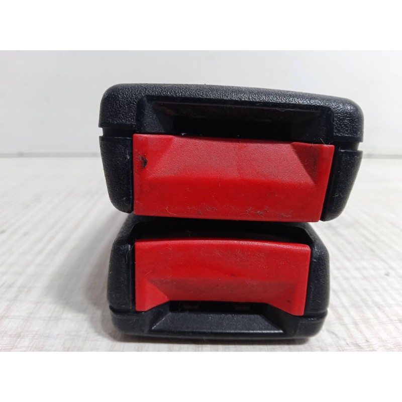 Recambio de anclaje cinturon trasero central para seat cordoba (6k1, 6k2) 1.6 i referencia OEM IAM 867857739.  