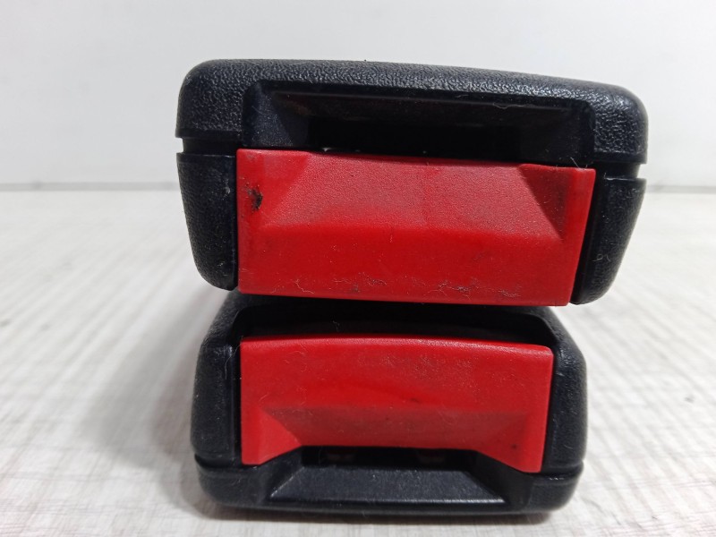 Recambio de anclaje cinturon trasero central para seat cordoba (6k1, 6k2) 1.6 i referencia OEM IAM 867857739.  