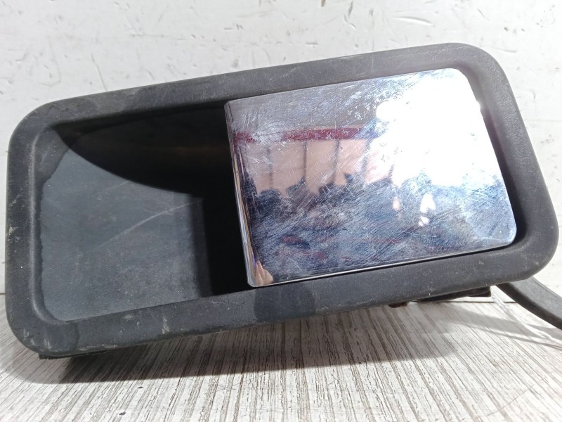 Recambio de maneta interior puerta trasera derecha para peugeot 305 i break (581d) 1.5 referencia OEM IAM    Recambio de maneta interior puerta trasera derecha para peugeot 305 i break (581d) 1.5 referencia OEM IAM