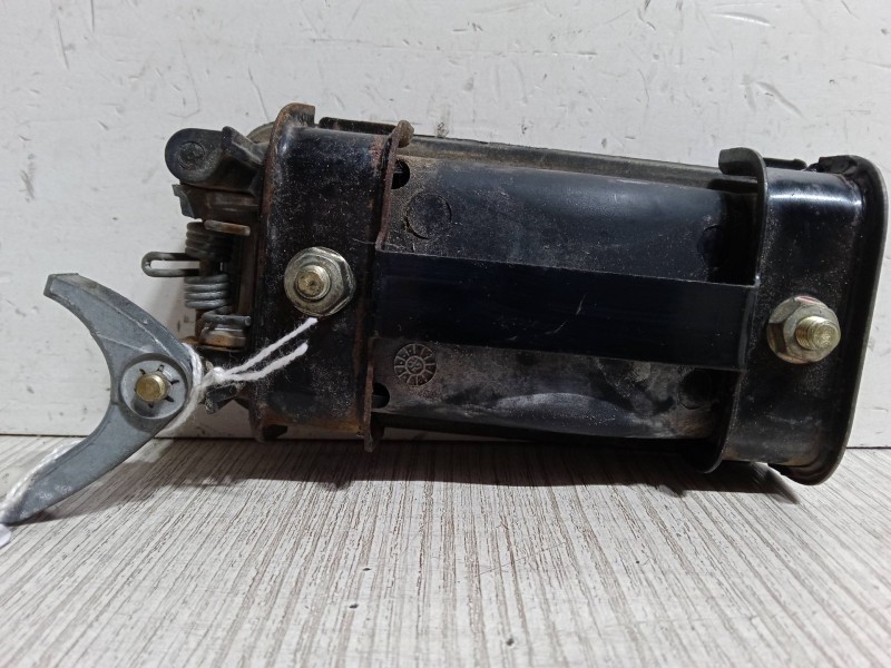 Recambio de maneta interior puerta trasera derecha para peugeot 305 i break (581d) 1.5 referencia OEM IAM    Recambio de maneta interior puerta trasera derecha para peugeot 305 i break (581d) 1.5 referencia OEM IAM
