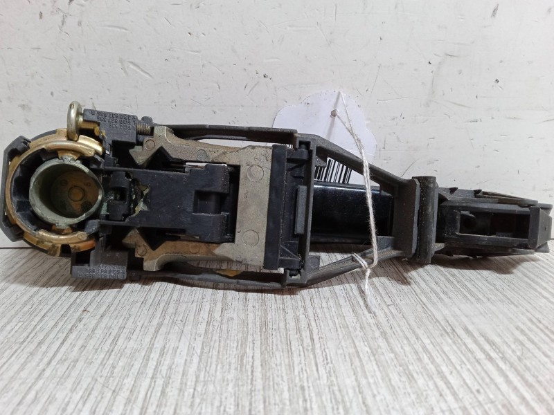 Recambio de maneta exterior puerta trasera izquierda para volkswagen polo (9n_, 9a_) 1.2 12v referencia OEM IAM    Recambio de maneta exterior puerta trasera izquierda para volkswagen polo (9n_, 9a_) 1.2 12v referencia OEM IAM