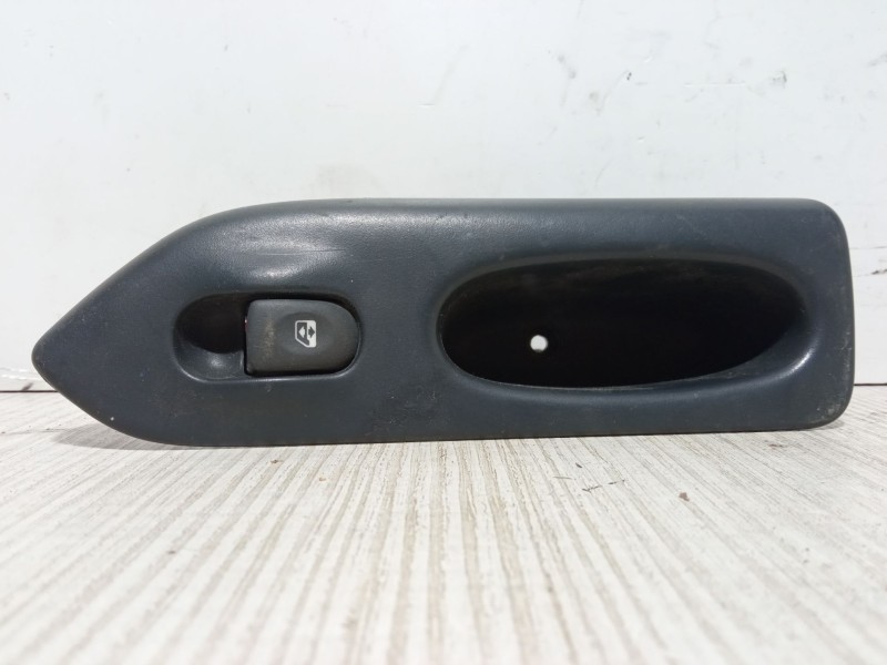 Recambio de mando elevalunas trasero izquierdo para renault laguna i (b56_, 556_) 2.0 referencia OEM IAM 7701699605  