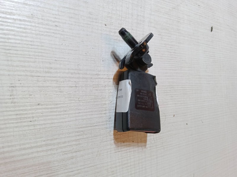 Recambio de anclaje cinturon trasero derecho para fiat grande punto van (199_) 1.3 jtd multijet (199cxc1a) referencia OEM IAM    Recambio de anclaje cinturon trasero derecho para fiat grande punto van (199_) 1.3 jtd multijet (199cxc1a) referencia OEM IAM
