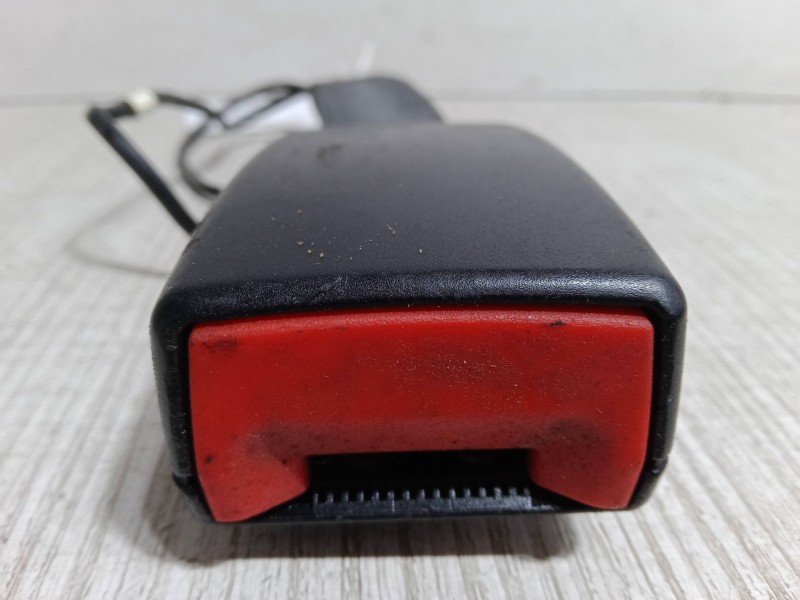 Recambio de anclaje cinturon delantero izquierdo para daewoo lanos (klat) 1.3 referencia OEM IAM    Recambio de anclaje cinturon delantero izquierdo para daewoo lanos (klat) 1.3 referencia OEM IAM