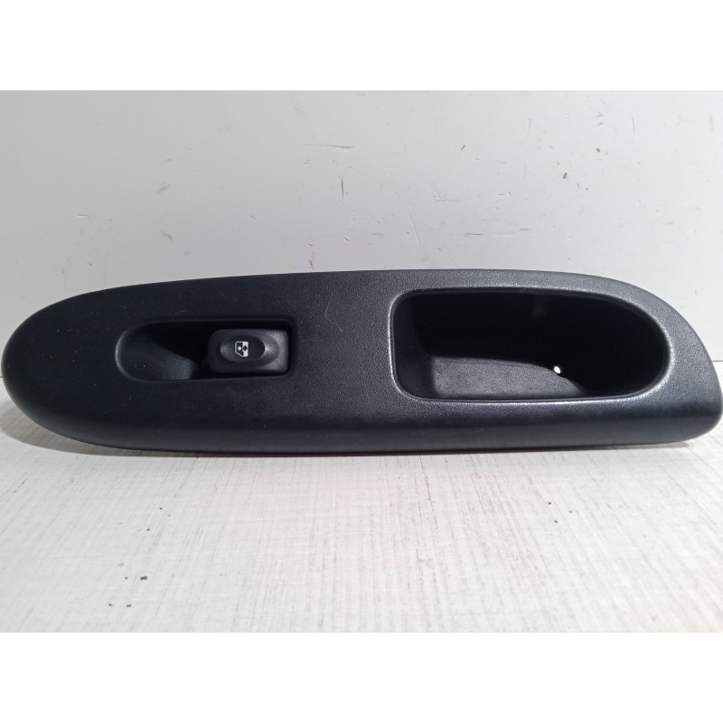 Recambio de mando elevalunas delantero derecho para renault clio ii (bb_, cb_) 1.4 16v (b/cb0p, bb13) referencia OEM IAM   
