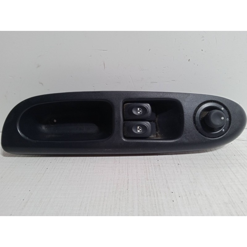 Recambio de mando elevalunas delantero izquierdo para renault clio ii (bb_, cb_) 1.4 16v (b/cb0p, bb13) referencia OEM IAM   