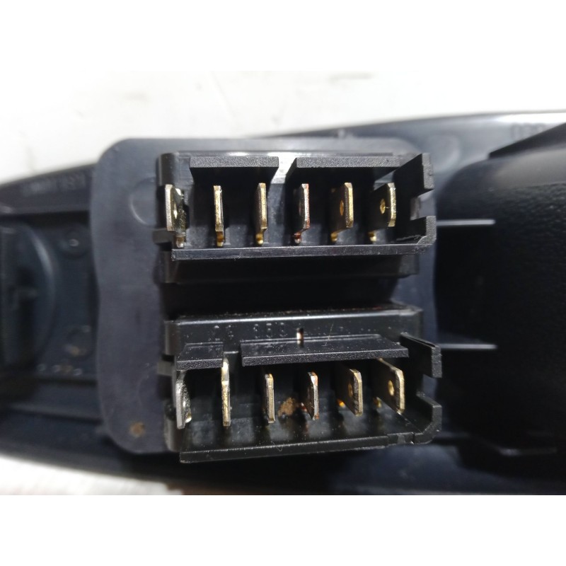 Recambio de mando elevalunas delantero izquierdo para renault clio ii (bb_, cb_) 1.4 16v (b/cb0p, bb13) referencia OEM IAM   