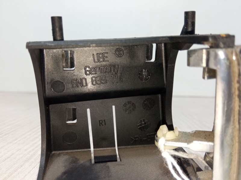 Recambio de maneta interior puerta trasera derecha para volkswagen polo (6n2) 1.4 referencia OEM IAM 6N0839114  