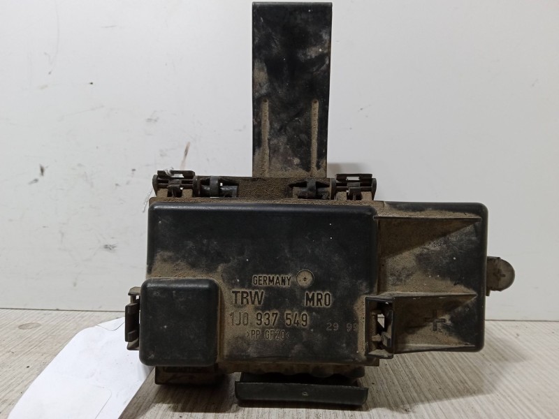 Recambio de caja reles / fusibles para volkswagen golf iv (1j1) 1.6 referencia OEM IAM 1J0937549  