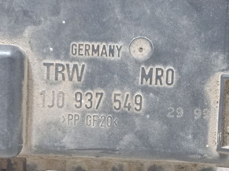 Recambio de caja reles / fusibles para volkswagen golf iv (1j1) 1.6 referencia OEM IAM 1J0937549  