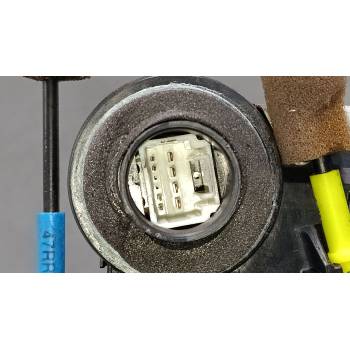 CERRADURA PUERTA TRASERA DERECHA 6905053040 