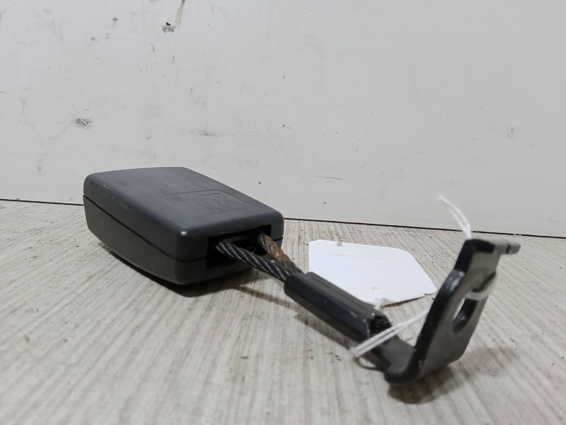 Recambio de anclaje cinturon trasero central para opel astra h (a04) 1.4 (l48) referencia OEM IAM   