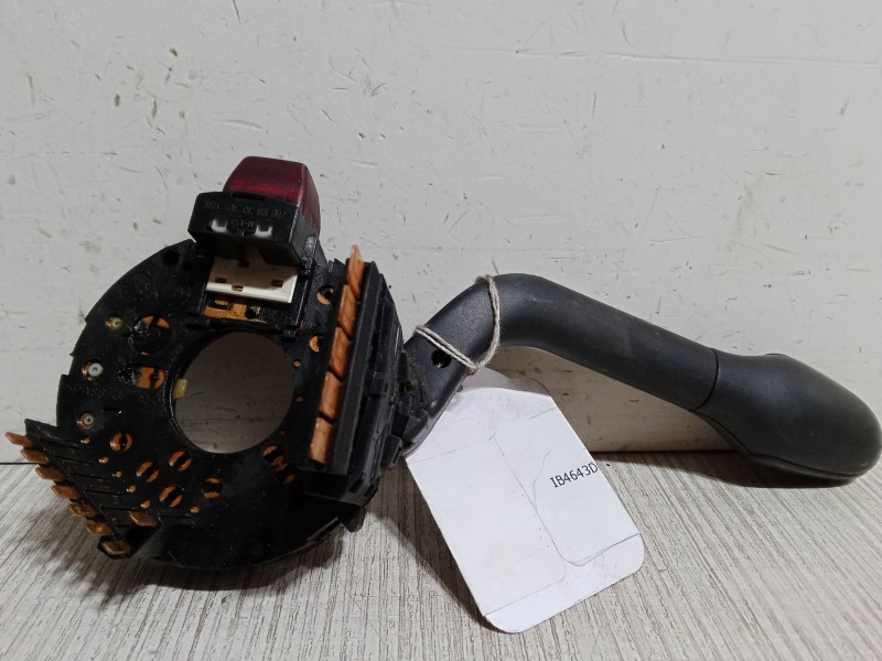 Recambio de mando de intermitencia para seat ibiza ii (6k1) 1.4 i referencia OEM IAM    Recambio de mando de intermitencia para seat ibiza ii (6k1) 1.4 i referencia OEM IAM