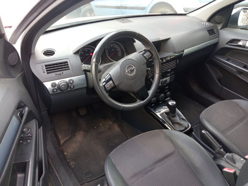opel astra h (a04) del año 2009