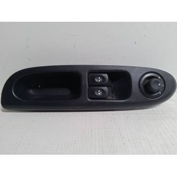 MANDO ELEVALUNAS DELANTERO IZQUIERDO 7700429992F 
