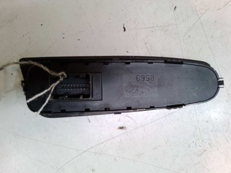 Recambio de mando elevalunas delantero izquierdo para fiat stilo (192_) 1.9 jtd (192_xe1a) referencia OEM IAM   