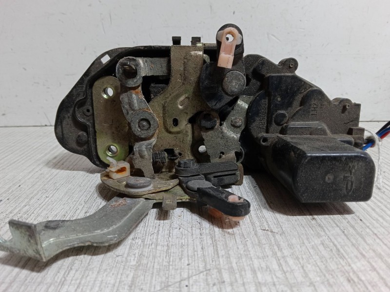 Recambio de cerradura puerta trasera izquierda para kia carnival i (up) 2.9 tdi referencia OEM IAM   