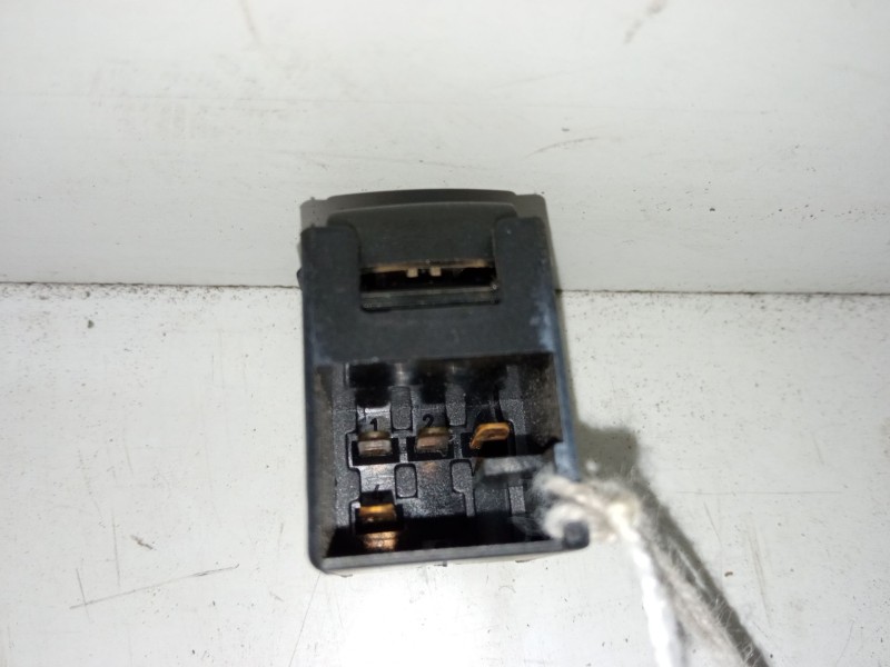 Recambio de mando elevalunas trasero izquierdo para volkswagen golf iv (1j1) 1.6 referencia OEM IAM   