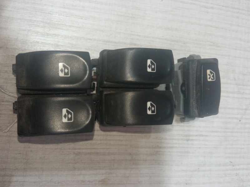 Recambio de mando elevalunas delantero izquierdo para renault clio iii (br0/1, cr0/1) 1.5 dci (c/br0g, c/br1g) referencia OEM IA