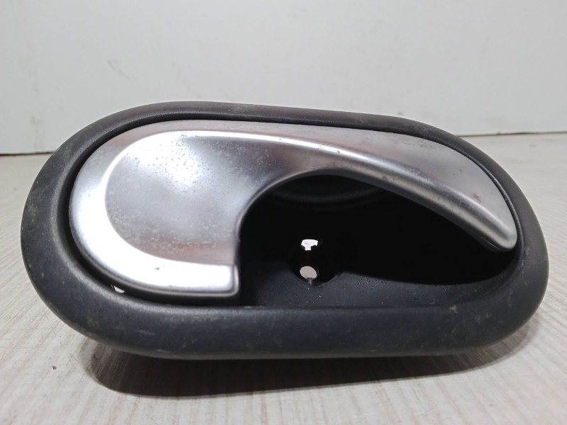 Recambio de maneta interior puerta delantera derecha para renault modus / grand modus (f/jp0_) 1.4 (jp01, jp0j) referencia OEM I