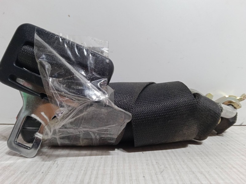 Recambio de anclaje cinturon trasero izquierdo para mercedes-benz clase e (w210) e 320 (210.055) referencia OEM IAM 560210200  