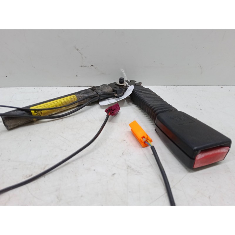 Recambio de anclaje con pretensor delantero derecho para ford focus ii (da_, hcp, dp) 1.6 tdci referencia OEM IAM   