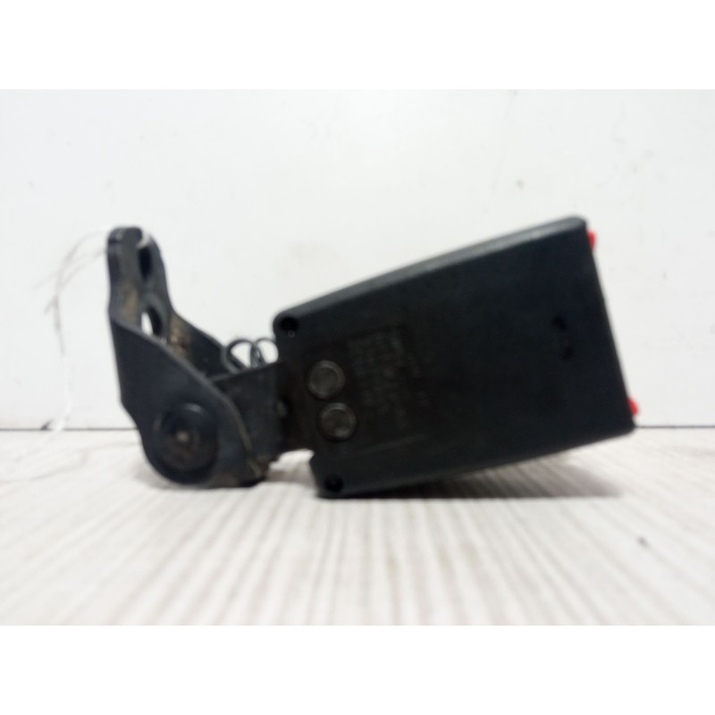 Recambio de anclaje cinturon trasero derecho para ford focus ii (da_, hcp, dp) 1.6 tdci referencia OEM IAM A613K21-AA  
