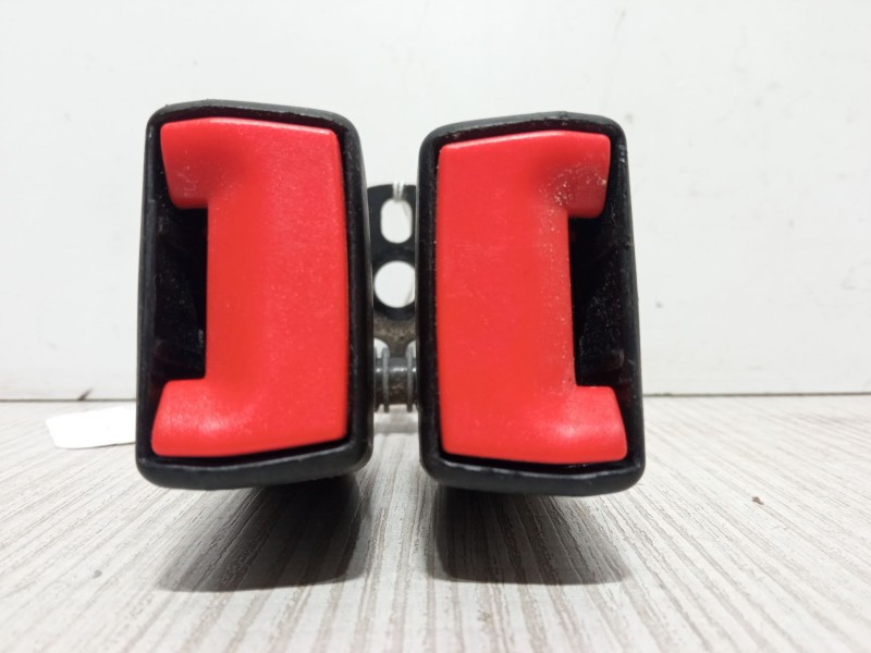 Recambio de anclaje cinturon trasero derecho para ford focus ii (da_, hcp, dp) 1.6 tdci referencia OEM IAM A613K21-AA  