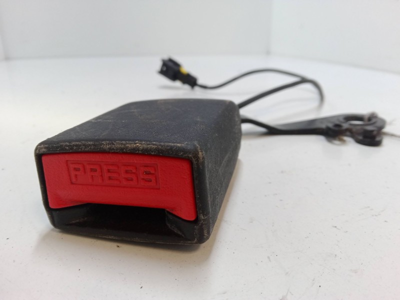 Recambio de anclaje cinturon trasero izquierdo para citroën c4 grand picasso i (ua_) 2.0 hdi 150 referencia OEM IAM   