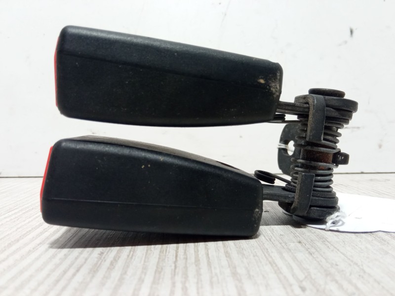 Recambio de anclaje cinturon trasero derecho para ford focus ii (da_, hcp, dp) 1.6 tdci referencia OEM IAM A613K21-AA  