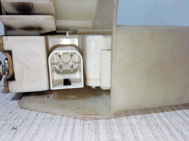 Recambio de cerradura puerta delantera derecha para ford fiesta iv (ja_, jb_) 1.25 i 16v referencia OEM IAM 96FG-A219A64CE  