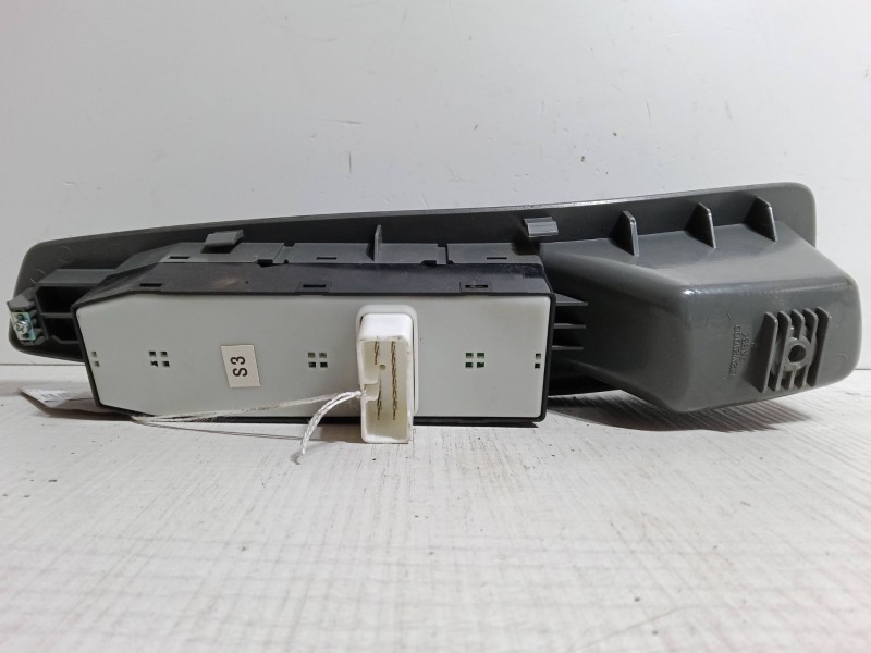 Recambio de mando elevalunas delantero izquierdo para chevrolet lacetti (j200) 2.0 d referencia OEM IAM    Recambio de mando elevalunas delantero izquierdo para chevrolet lacetti (j200) 2.0 d referencia OEM IAM